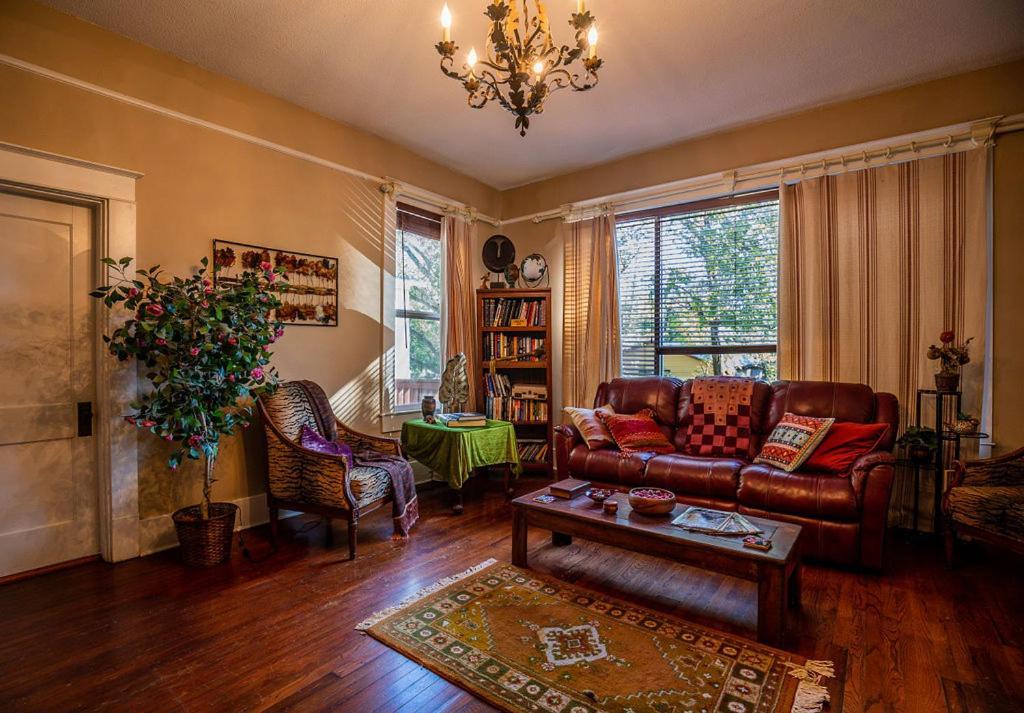 Historic Mitchell House Bed & Breakfast Sulphur Springs Bagian luar foto