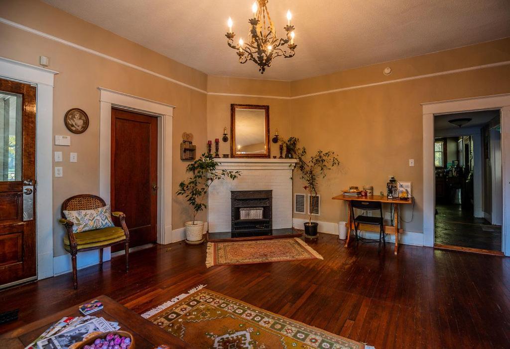 Historic Mitchell House Bed & Breakfast Sulphur Springs Bagian luar foto