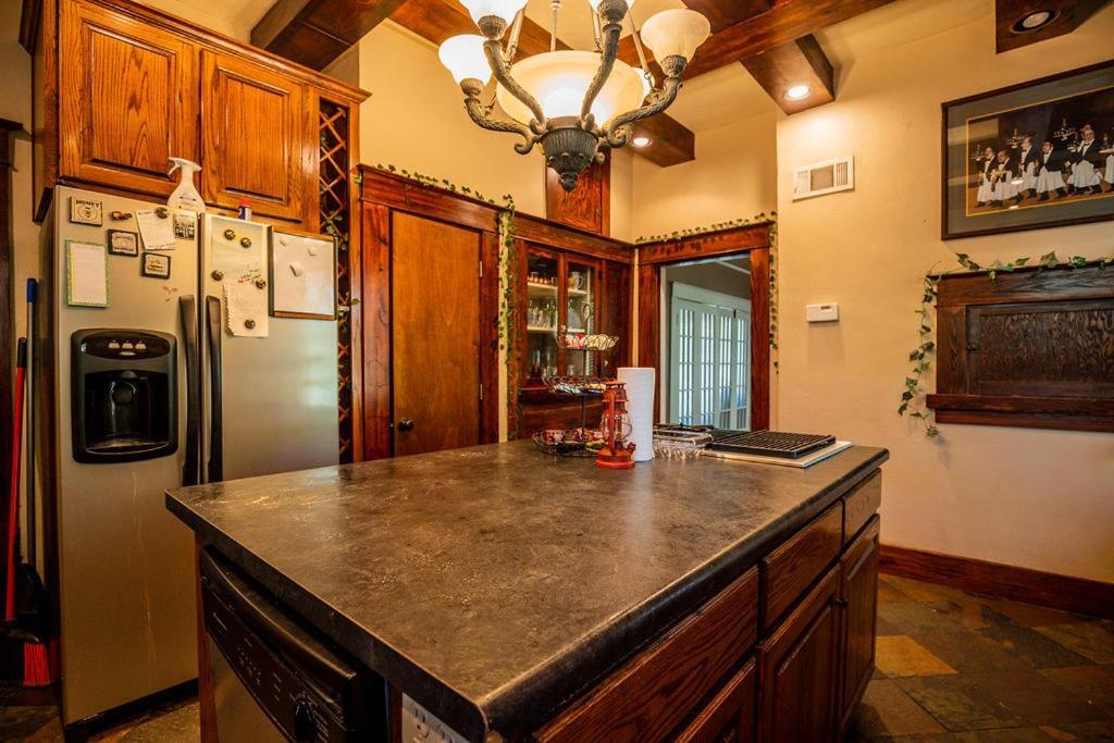 Historic Mitchell House Bed & Breakfast Sulphur Springs Bagian luar foto